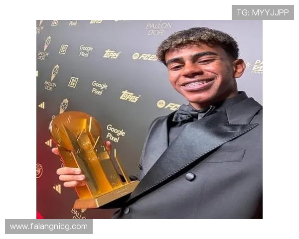 亚马尔放松心情晒休闲美照展笑容调整心态蓄力迎接全新挑战 亚马尔放松心情晒休闲美照展笑容调整心态蓄力迎接全新挑战